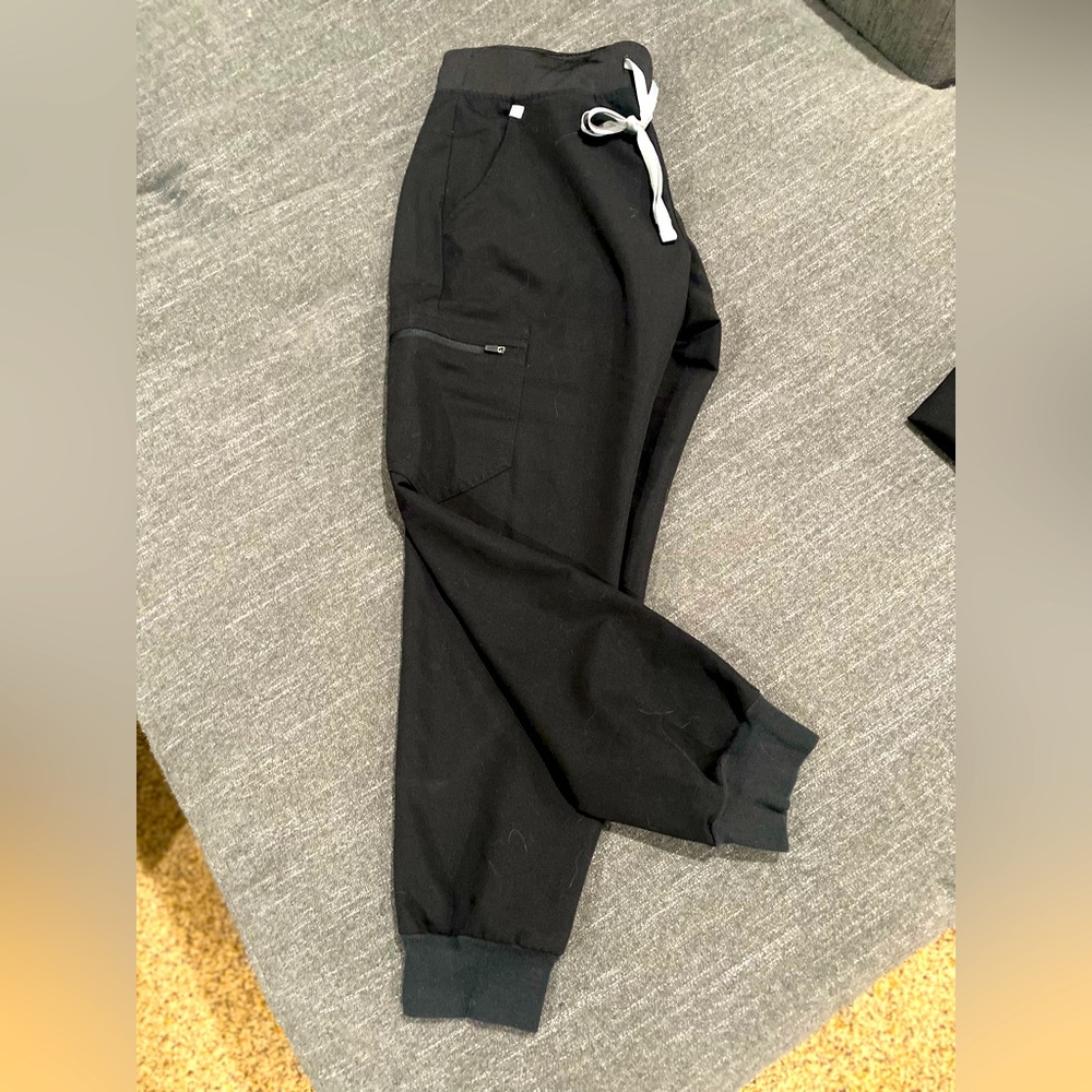 FIGS // JOGGERS // BLACK // MEDIUM // SCRUBS